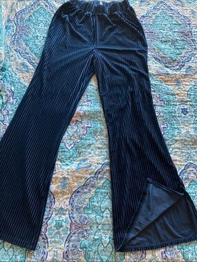 VENUS Black Pleated Wide-Leg Pants